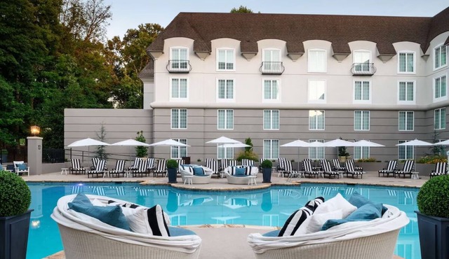 Stylish Guest Room w/Plush Furnishings w/Access to Swimming Pool Cabana