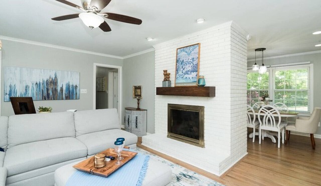 Stylish Ranch- less than a mile from downtown Cary