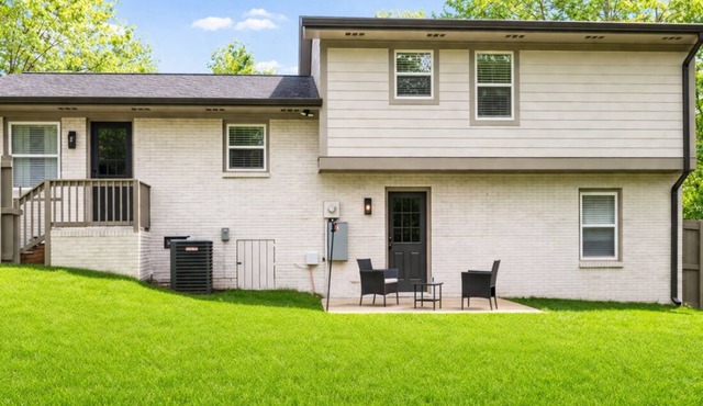 Stylish Zen 3BR Upper Level Near CLT & Whitewater