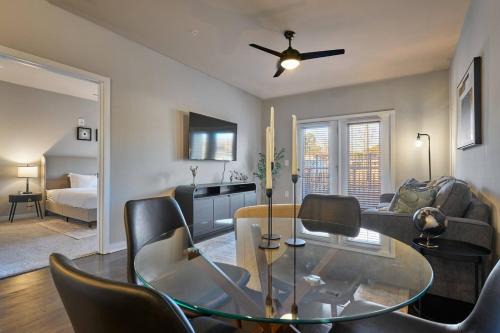 StylishvCozy 2BD Apt Near DT Clayton Pool Gym