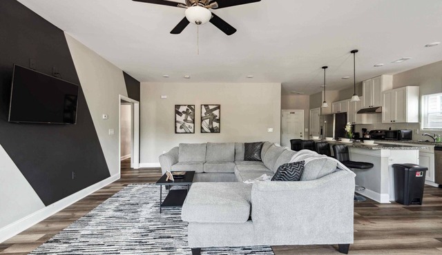Suite Serenity 12Min from Uptown & Spectrum Ctr
