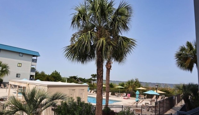 Sun, Sand and Pool : Condo at Savannah, Tybee