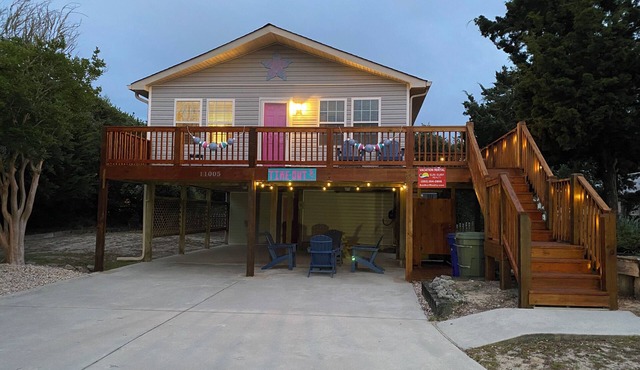 Sunny 3BR Beach Home, Deck, Outdoor Shower-Discounted for June & July