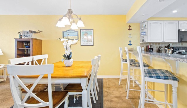 Sunny Cocoa Beach Condo W/Steps To Pool & Beach Access 🌴 in Cocoa Beach