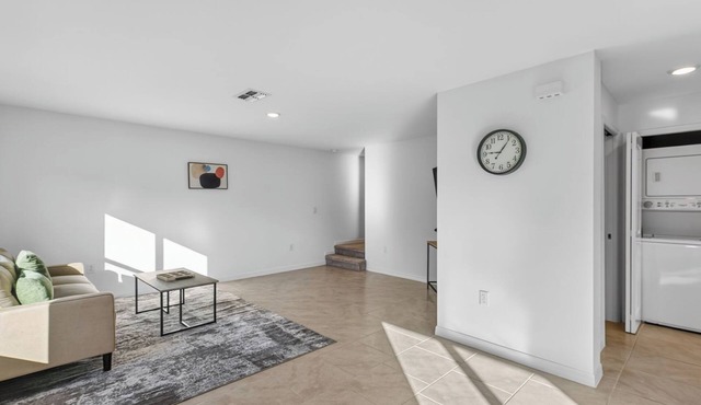 Sunny Escape | Fresh, Modern Townhome Near Beaches