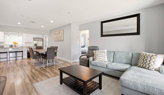 Sunny Ft Lauderdale Retreat 3BR Sleeps 6 Near Beaches&Dining Patios+Free Parking