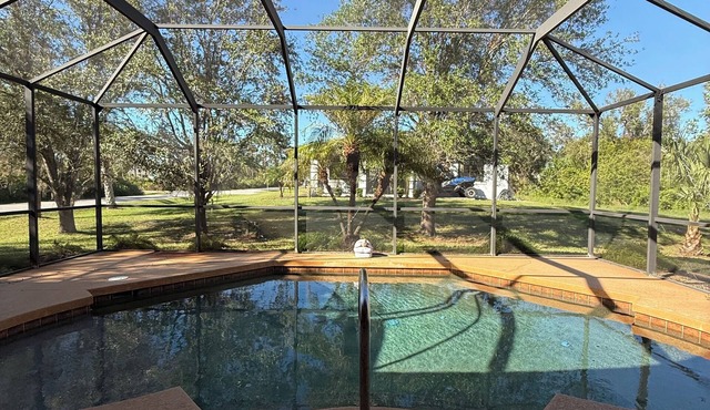 Sunny Pool Home close to Warm Mineral Springs