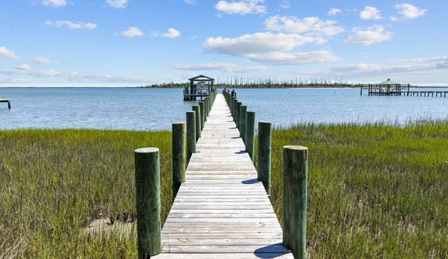 Sunrise Sound Cottage-Waterfront Home w/Dock