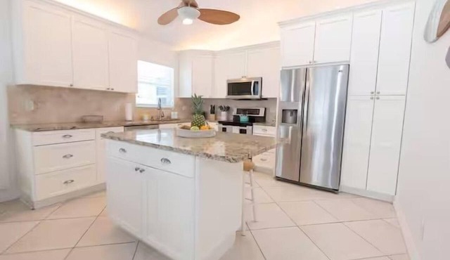 Sunrise Views & Beach Access | BBQ + Free Parking