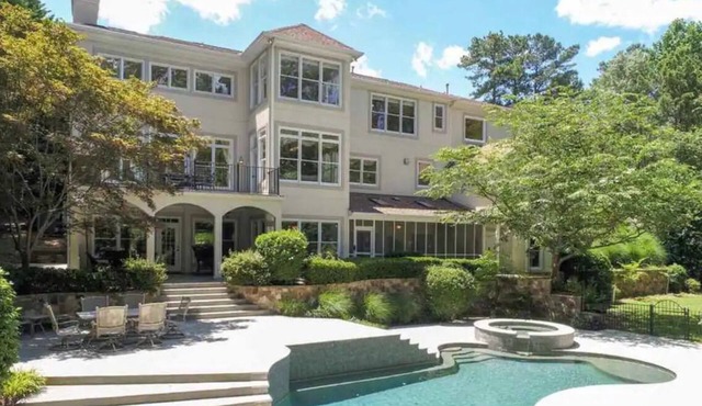 Sunrise Villa - 7000 sf: 5 king/1 queen/7 single beds, heated pool, great views
