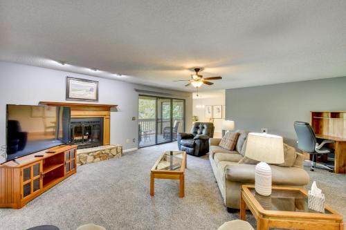 Sunroom & Deck! Golf Retreat in Keowee Key