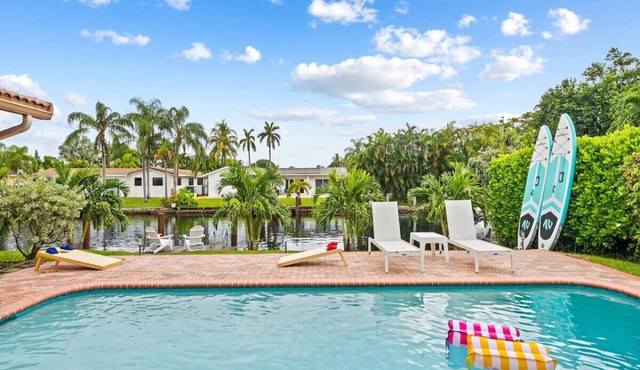 Sunshine Retreat ~ Waterfront~Pool~Paddle Boards