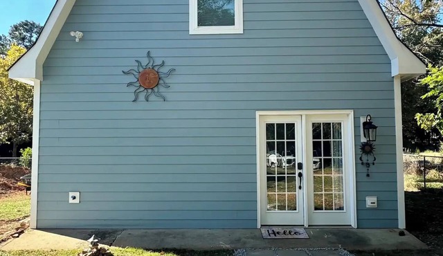 Sunshine’s Crashpad mini barn!