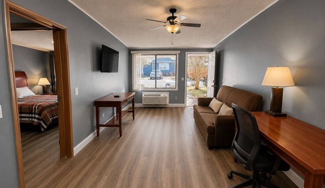 Sunwestern Suites