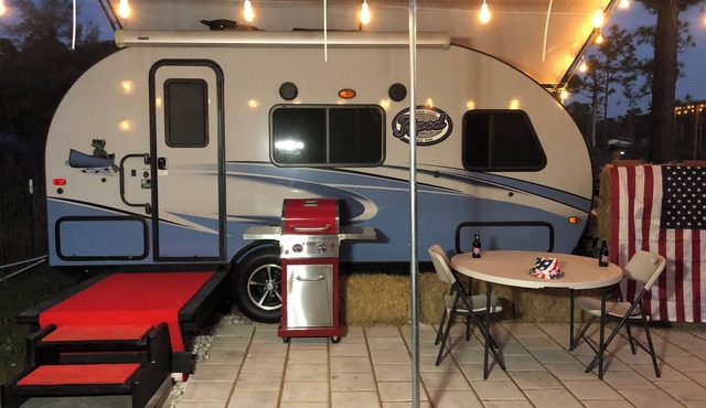Superb RV with AC, heat, good spectrum internet,