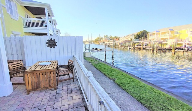 Swanky Starfish- Waterfront Condo