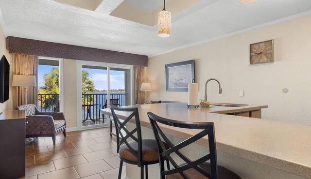 Tampa Bay 1BR - Pool, Balcony & Beach Access