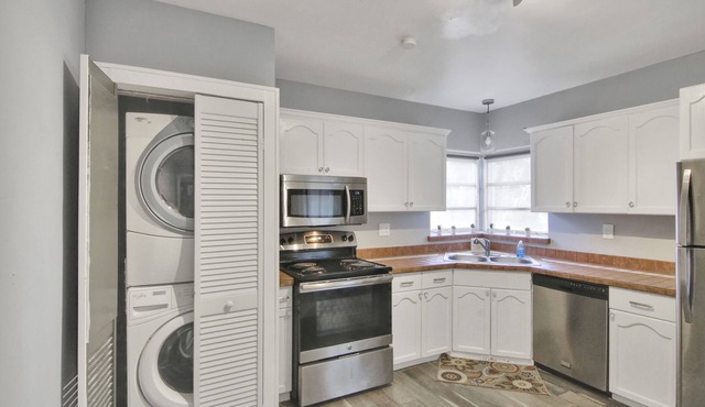 Tarpon River Estate – 2 Chic Homes Perfect for Groups w/Pool, 10 Min to Beach!
