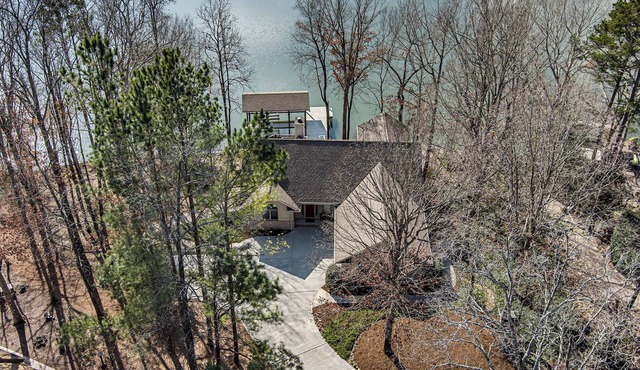 Tellico Lakefront Living