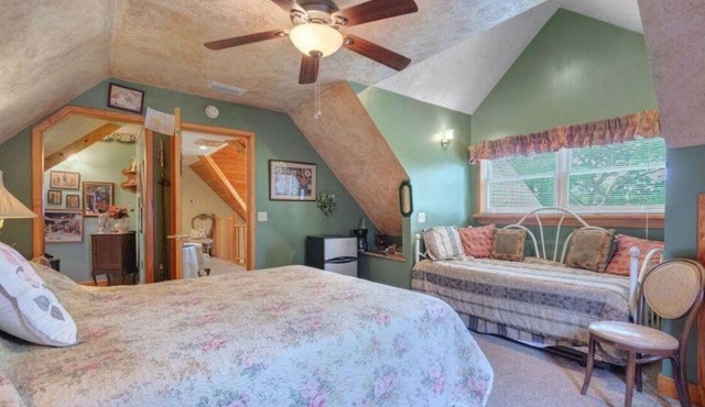 The Antique Room on Cabin on the Lake