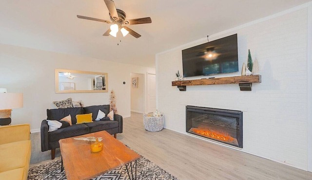 ~The BeeHive! | New 4 Bedroom Listing Next to CNU!