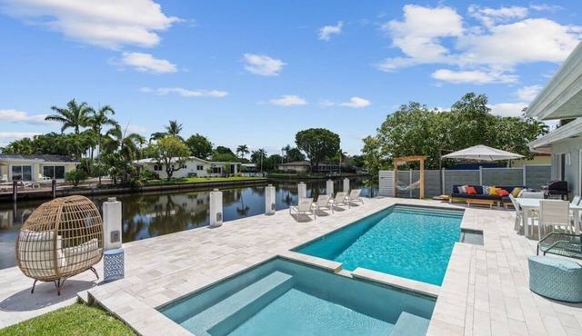 The "Blue Iguana" - waterfront Canal, Pool, Pool Table, Vibes