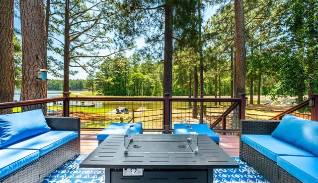 The Bungalow at Pebble Beach Canal Views with Hot Tub
