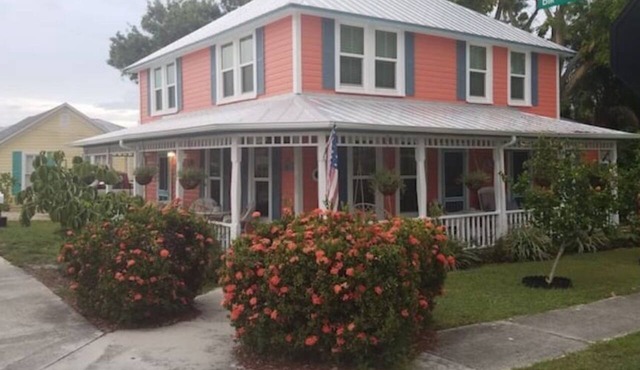 The Coral House private apt 5 min to beach
