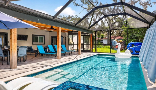 The Fairway Estate | Sleeps 20 | 8BR w/Pool & Spa