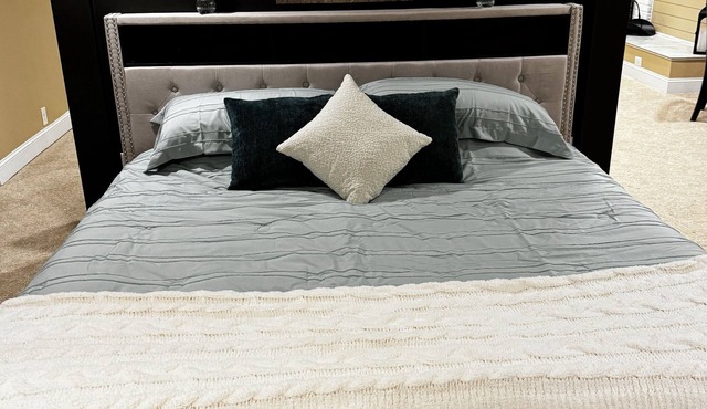 The Hideaway, Private King Suite Near MTSU in Murfreesboro