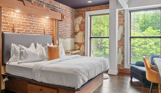 The Horton Hotel and Rooftop Lounge