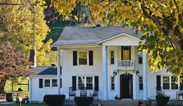 The Hudson House, Country Colonial Retreat