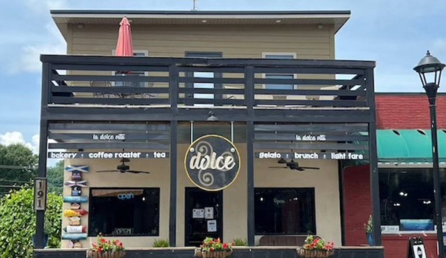 The Mitchell Suite above Dolce, Bryson City, walk to restaurants & GSMRailroad