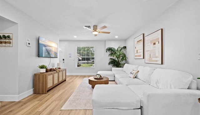 The Sailfish Suite- Remodeled 2BR Near Downtown