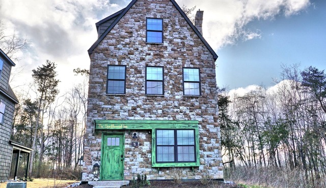The Spellbound Inn, an enchanting 3-bedroom cottage in The Forgotten Forest