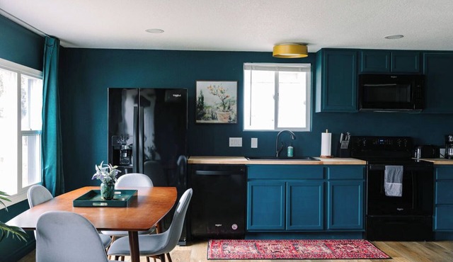 The Study - An Ode to Literature - 1 bedroom beautiful home in Kennewick