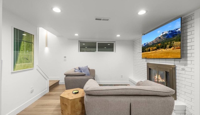 The Sunny Nest | Workspace, Kitchen & Fiber in Orem