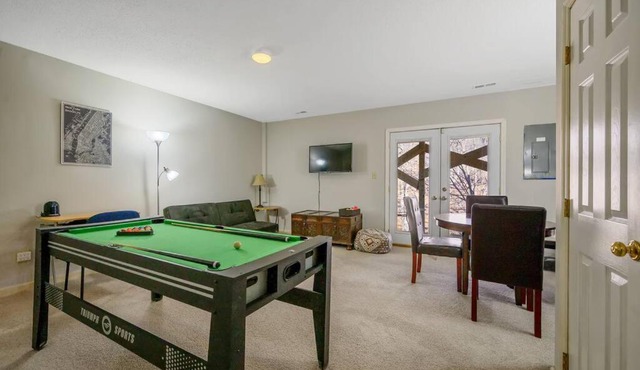 The Townhouse by the Creek! Relocation or Vacation