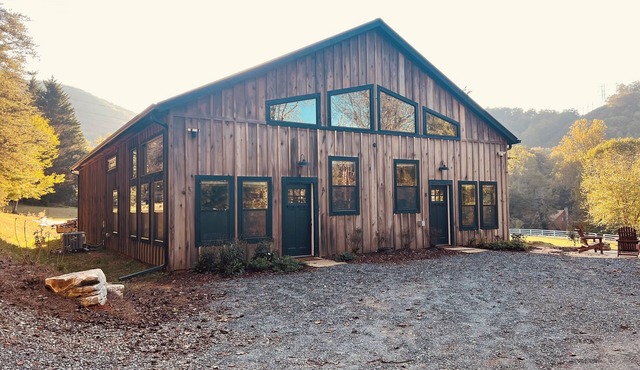 The Whee Farm Bro Haus: Farm Stay in the Smokies