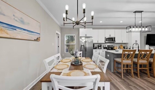 This gorgeous Larchmont cozy cottage will amaze you!