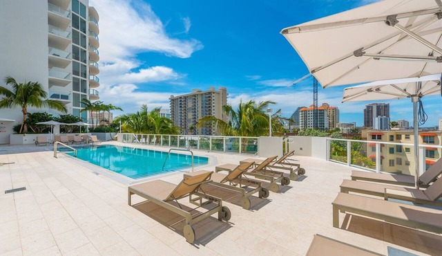 Tiffany Ebony: 11th FL,Ocean-Canal views, Walk to Beach