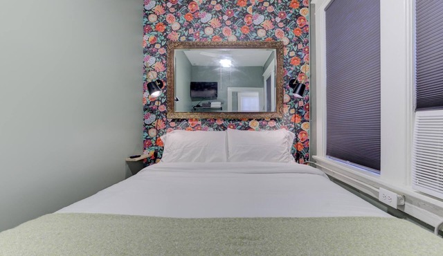Tiny Trendy Traveler's Studio in Historic Midtown! in Memphis