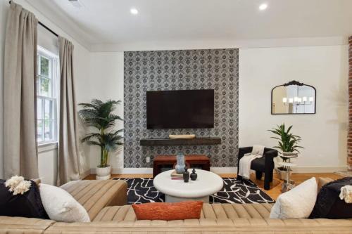 Townhome Combo Near Forsyth Park Parking