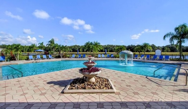 Trafalgar Village 4 bed / 3 bath pool & spa