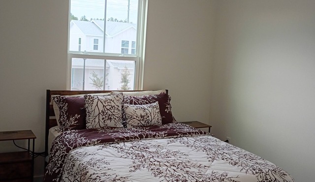Tranquil 4-bedroom townhome with AC in St. Cloud