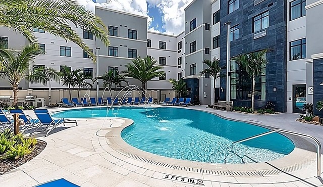 Tranquil Studio w/Pool, Bar, Fitness, Breakfast/Near Marco Island Beaches