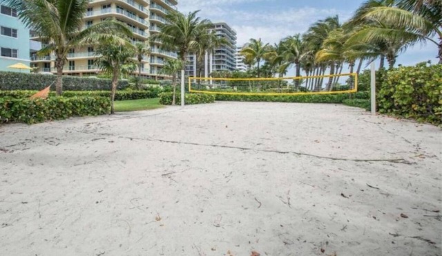 Tropical 1BR Escape | Ocean Access & Pool in Surfside