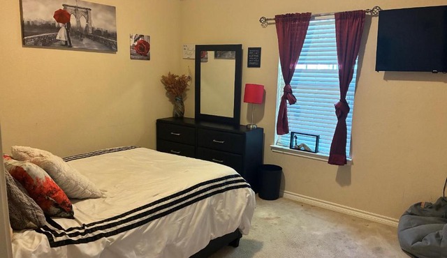 Trunks up! Spacious home ready for a fun time! in Lancaster