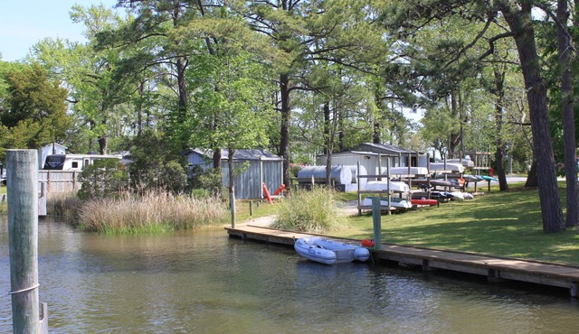 Two-bedroom/one bath cottage with dock