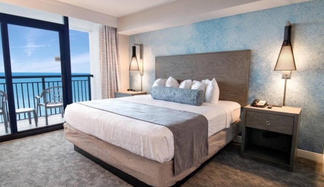 Two Family-Friendly 3BR Oceanfront Suite w/Kitchen & Waterpark Access